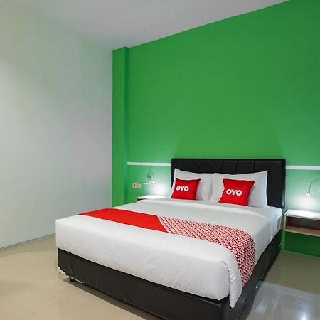 Oyo Flagship 1575 Urban 18 Hotel Surabaya Eksteriør billede