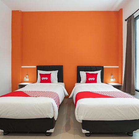Oyo Flagship 1575 Urban 18 Hotel Surabaya Eksteriør billede