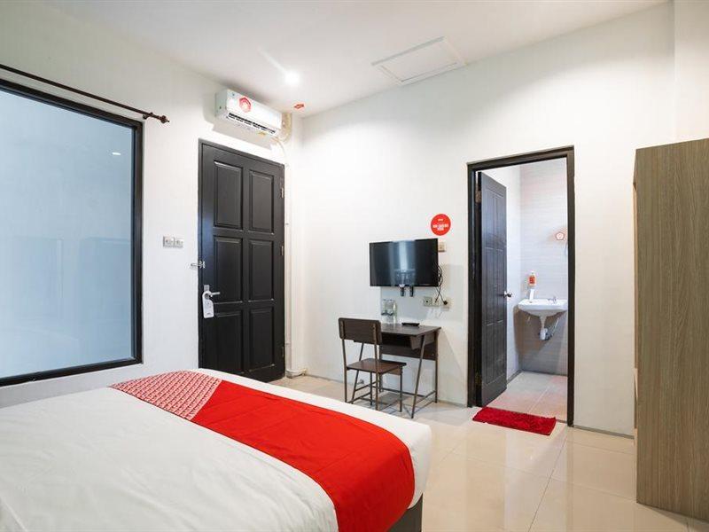Oyo Flagship 1575 Urban 18 Hotel Surabaya Eksteriør billede