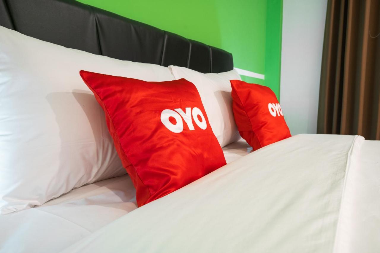 Oyo Flagship 1575 Urban 18 Hotel Surabaya Eksteriør billede