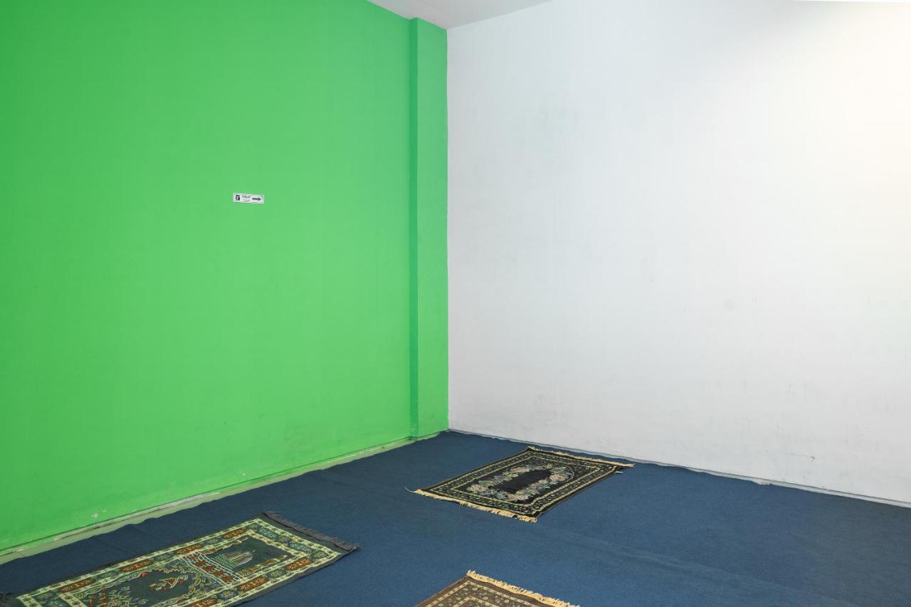 Oyo Flagship 1575 Urban 18 Hotel Surabaya Eksteriør billede
