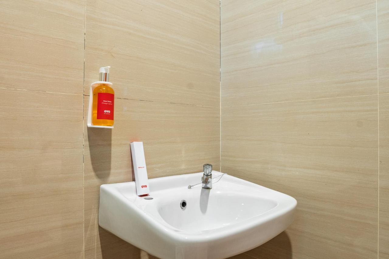 Oyo Flagship 1575 Urban 18 Hotel Surabaya Eksteriør billede