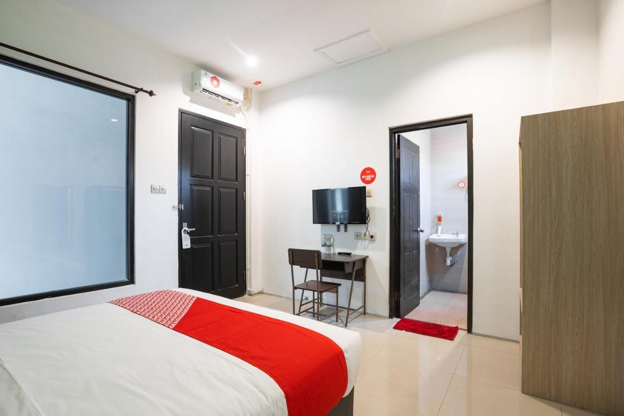 Oyo Flagship 1575 Urban 18 Hotel Surabaya Eksteriør billede