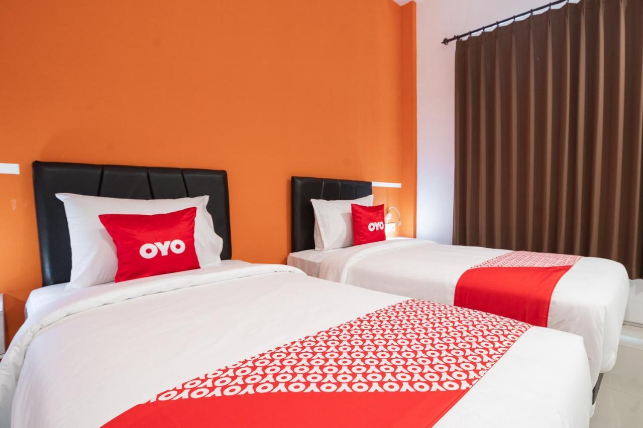 Oyo Flagship 1575 Urban 18 Hotel Surabaya Eksteriør billede