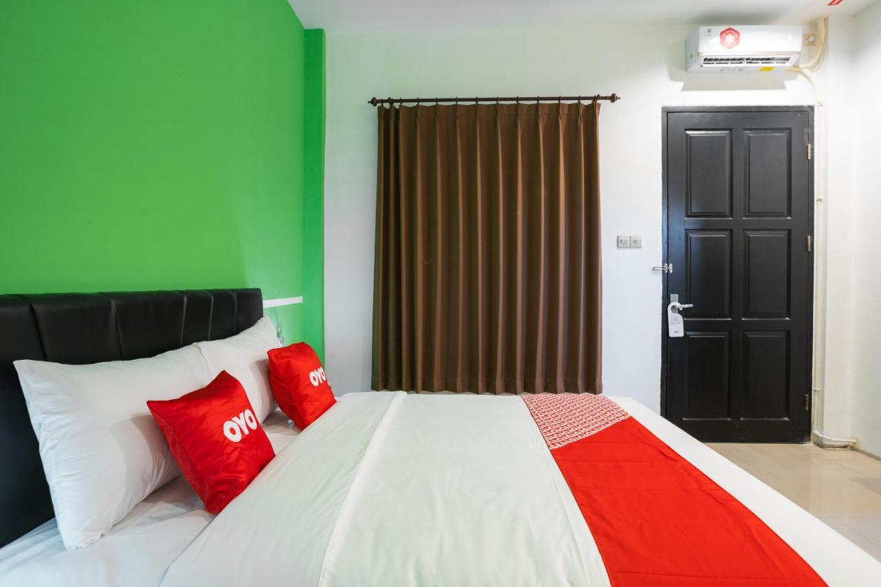 Oyo Flagship 1575 Urban 18 Hotel Surabaya Eksteriør billede